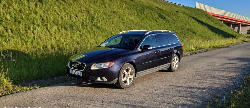 volvo v70 rzeszów Volvo V70 cena 25900 przebieg: 333500, rok produkcji 2009 z Rzeszów